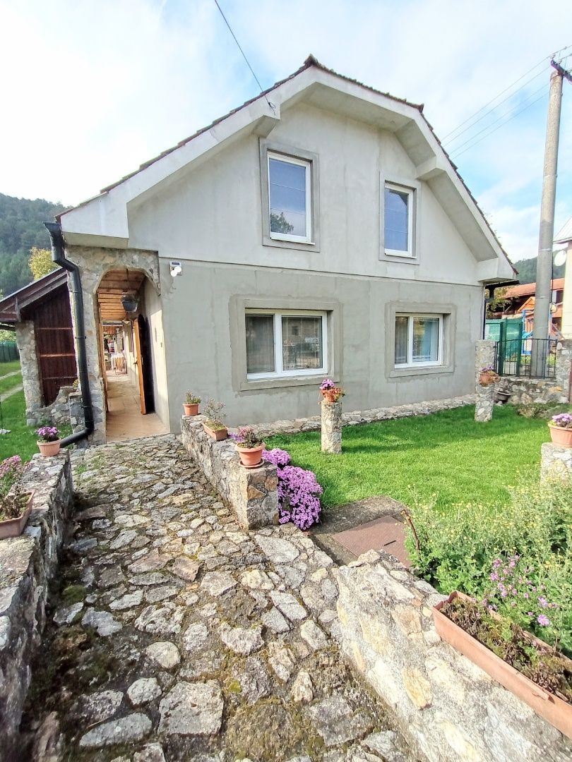 Štýlový dom v obci s výbornou občianskou vybavenosťou - 3