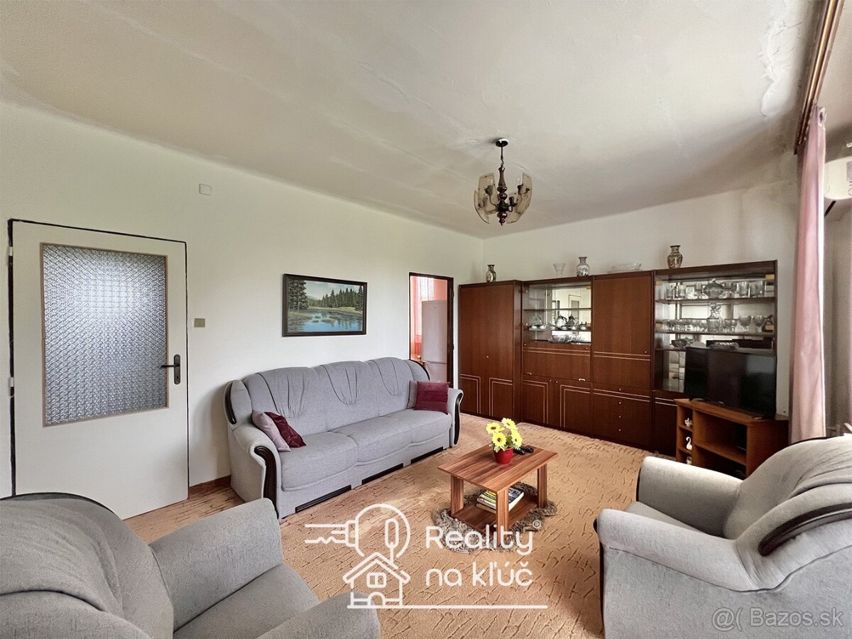 Na predaj zariadený 4-izbový byt s garážou v obci Dubník - 3