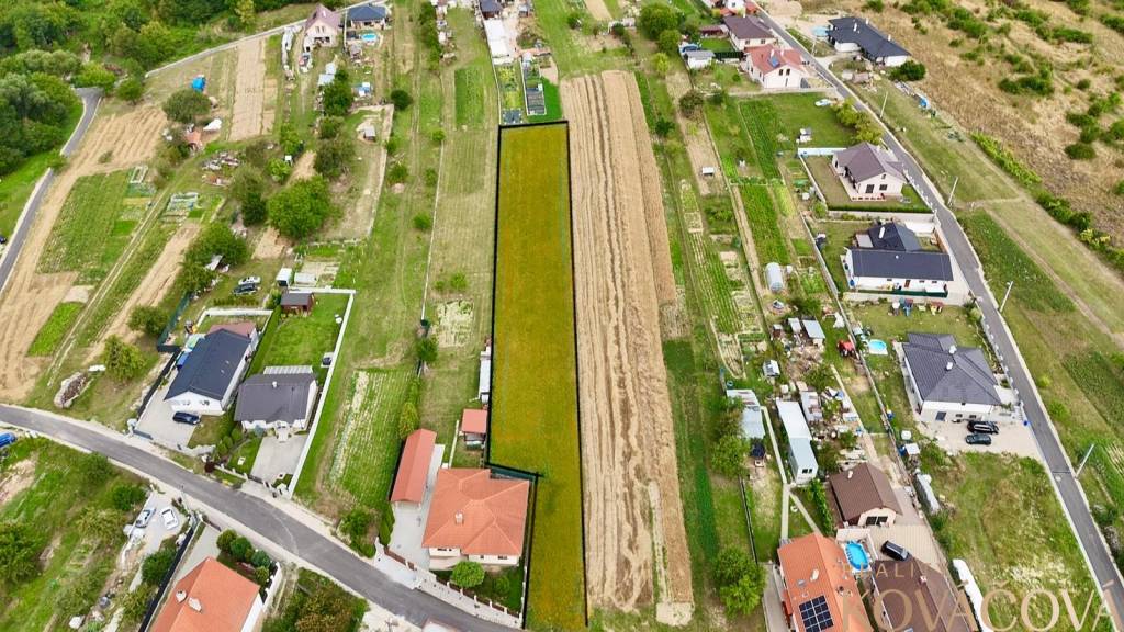 Na predaj investičný stavebný pozemok pre 3 RD, Trenč.Jastra - 3