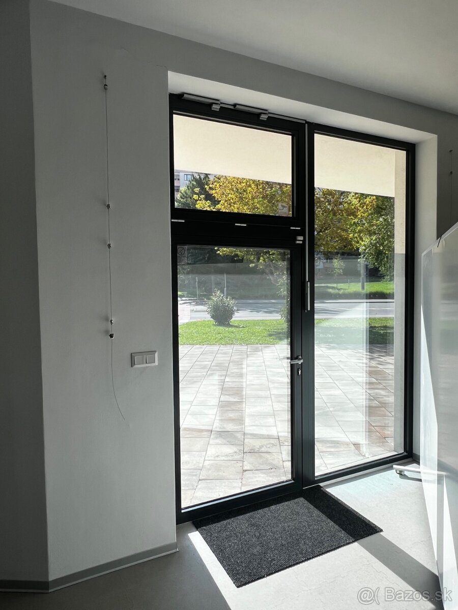 Komerčný priestor na PRENÁJOM - Švermova, BB - 3