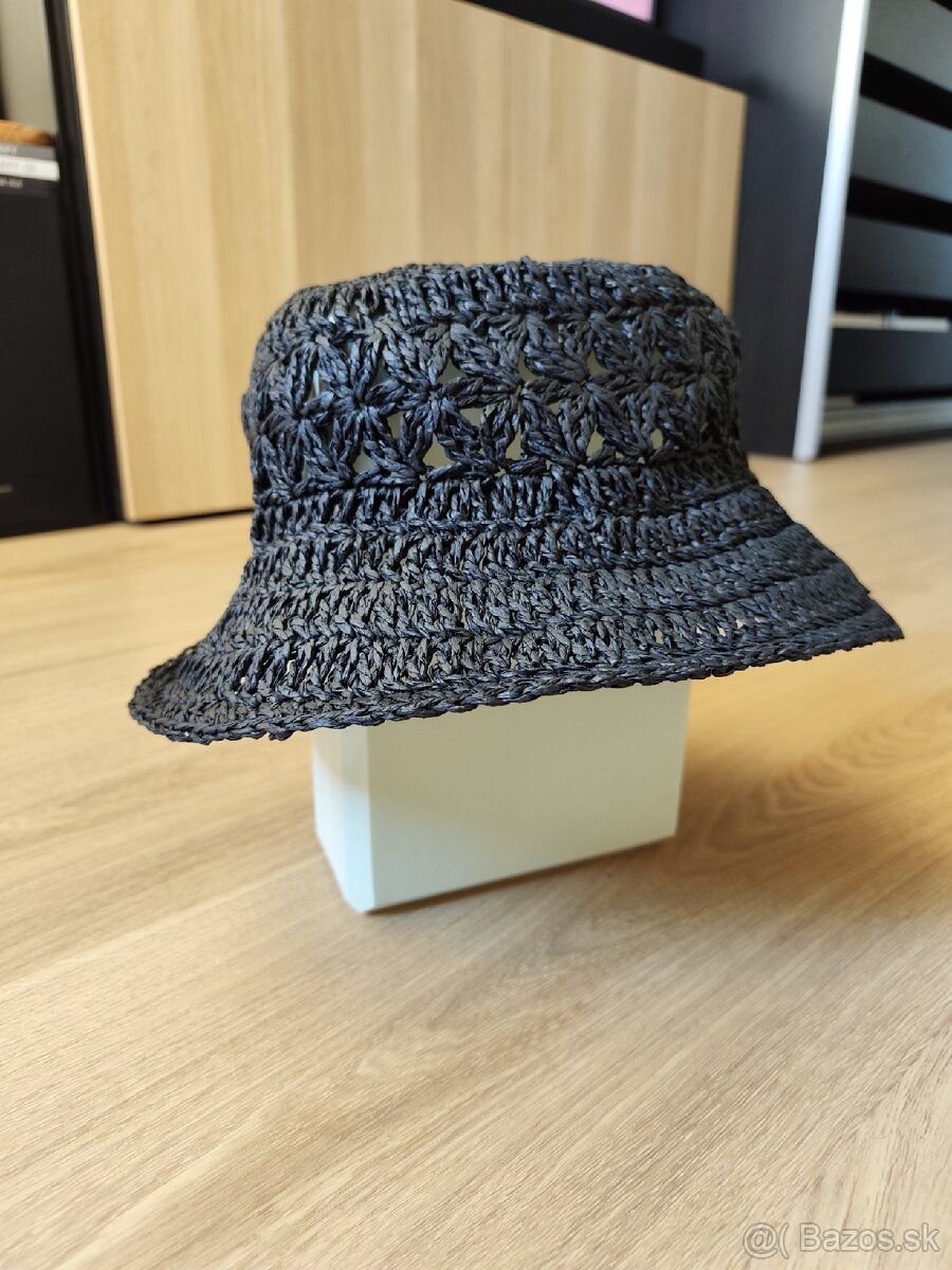 Čierny dámsky klobúk - 3
