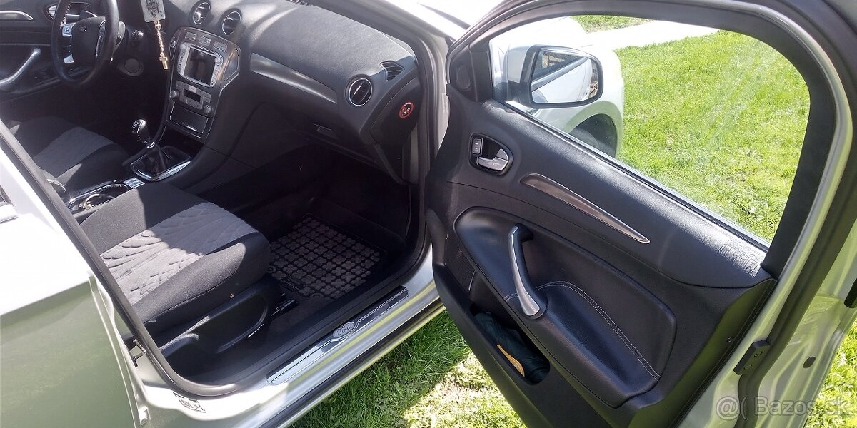 Predám Ford Mondeo Mk4 1.8Tdci 92kw výbava Titanium - 3