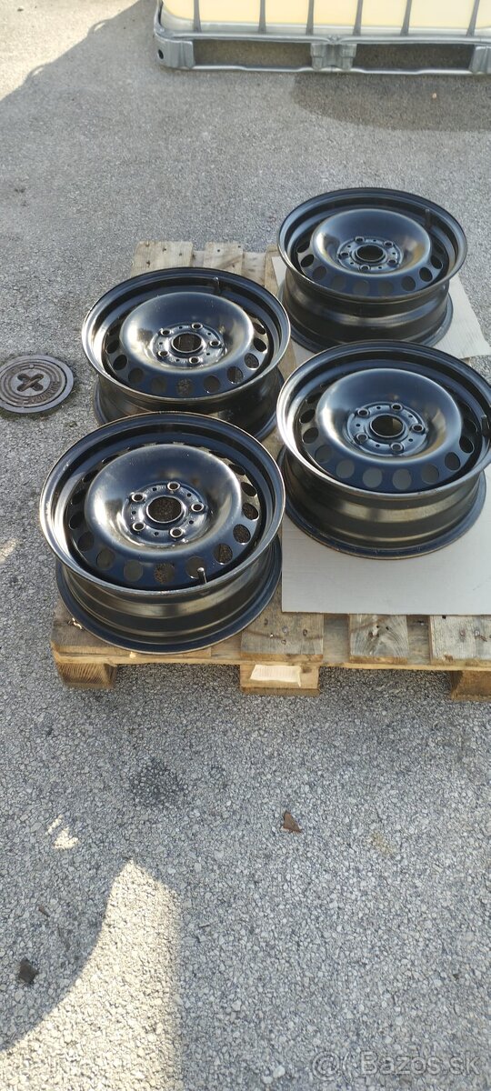 Puklice 15 a plechove disky na GOLF VII/Sporstvan - 3