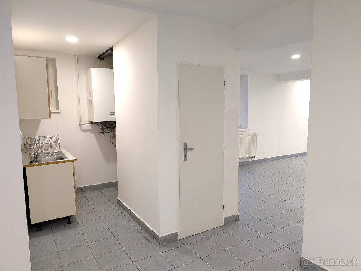 PRENÁJOM- Obchodný, firemný priestor s parkovaním - 3