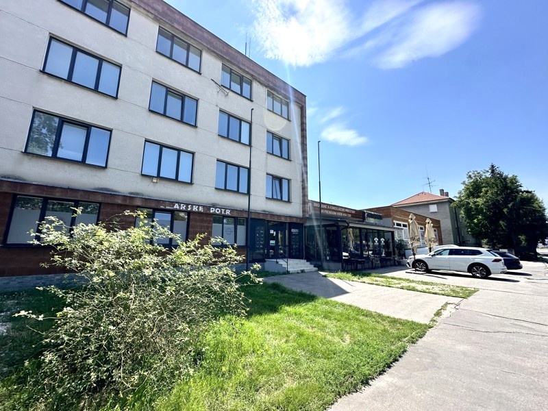 Kancelária 14,5 m2 a 17m2 priamo v meste Galanta - 3