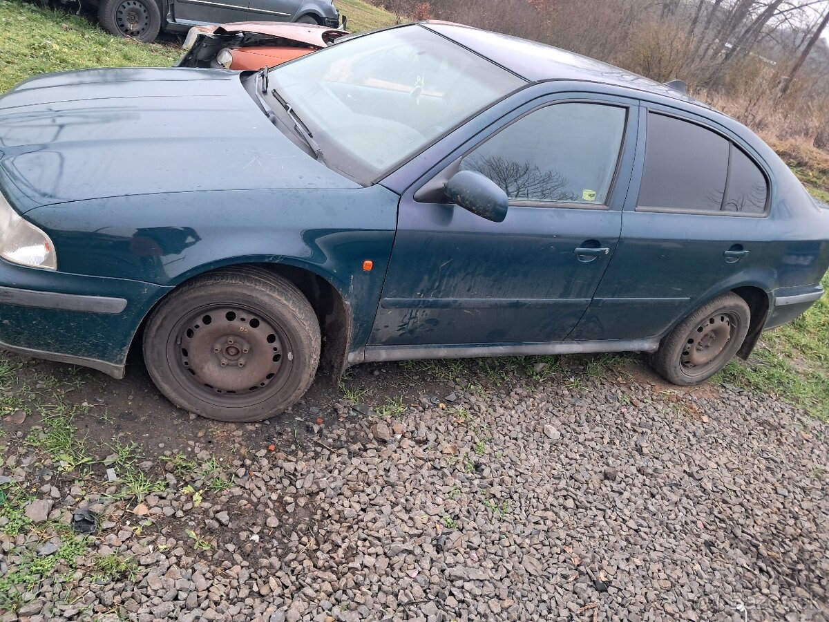 Predám rozpredám octavia 1 1.6 55kw - 3