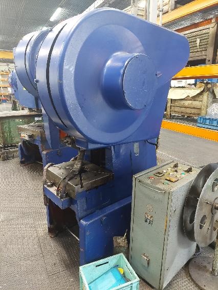 Vystrednikovy lis LEN - 3