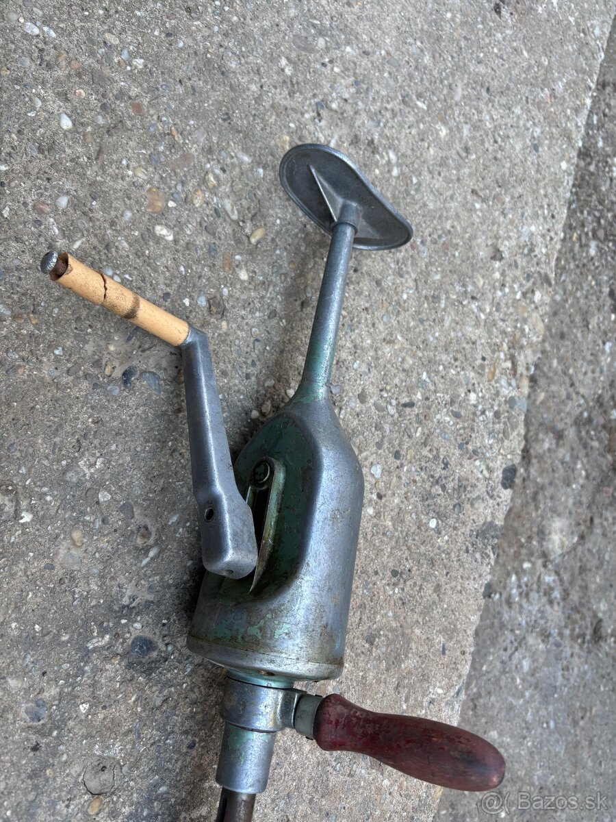 Stará retro rucna vŕtačka - 3
