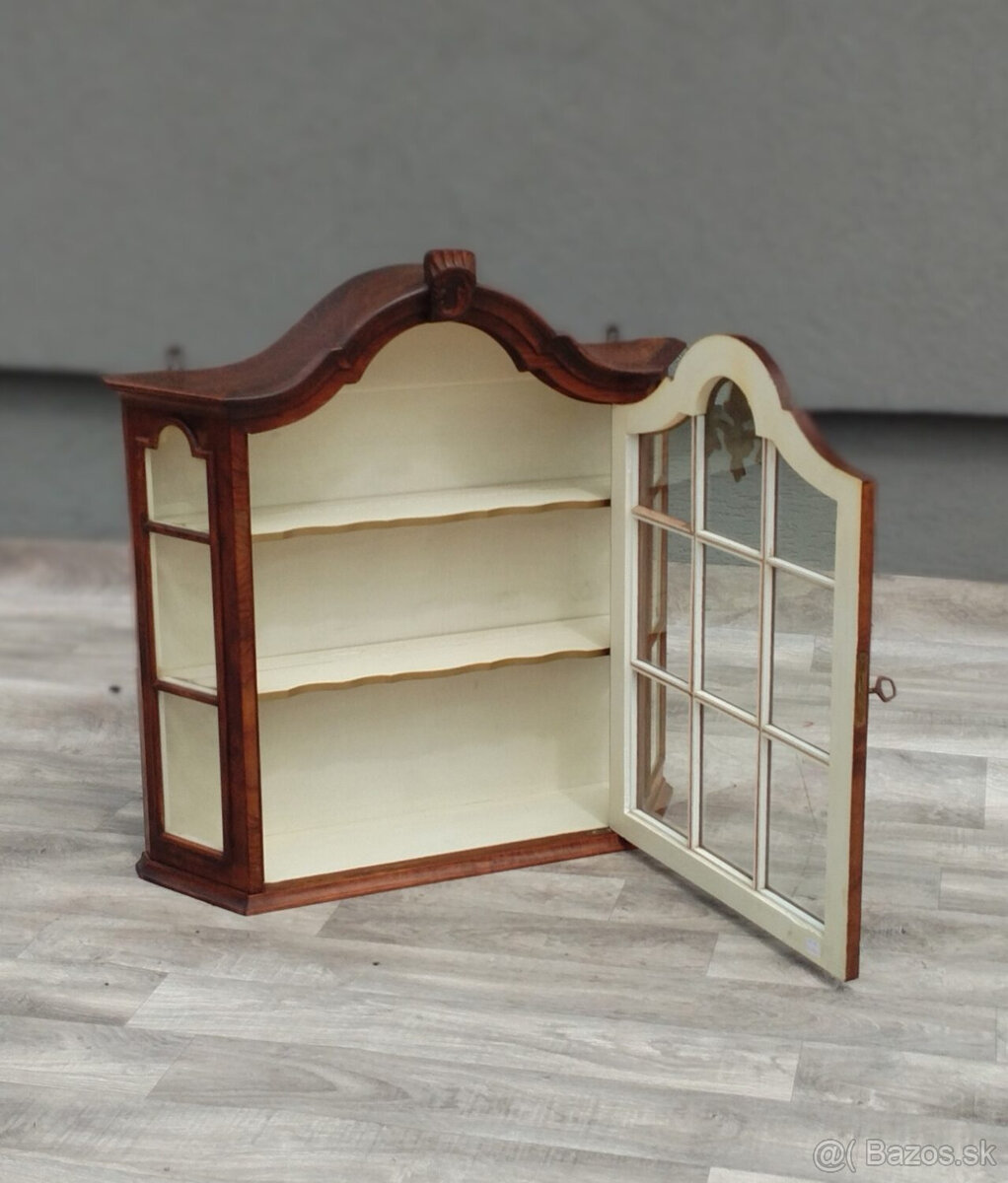 Vitrína nástenná – 72 x 69 x 20 cm . - 3