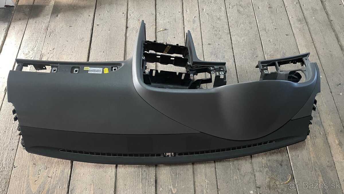 Audi A6 C6 sivá palubovka - 3