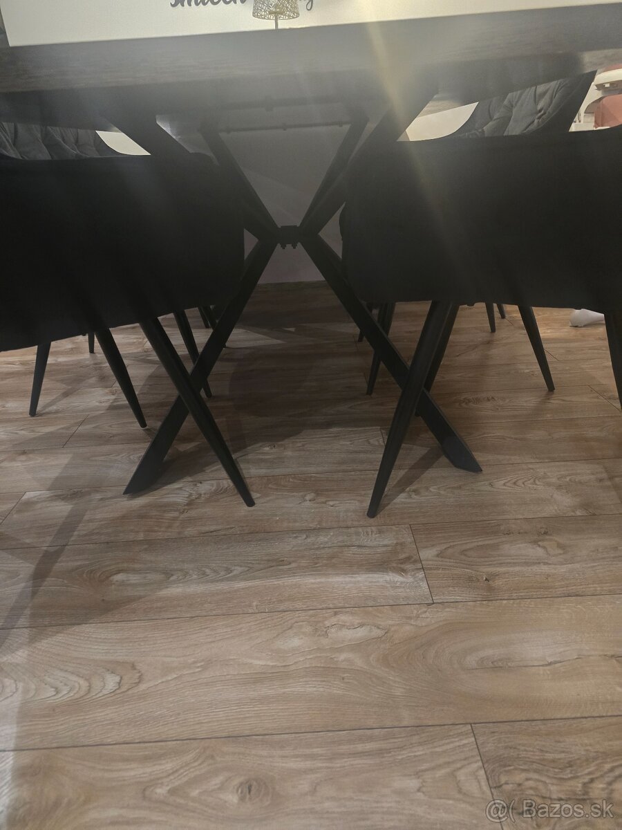 Stol a stoličky - 3