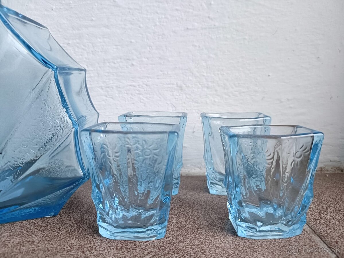 Karafa s pohárikmi - 3