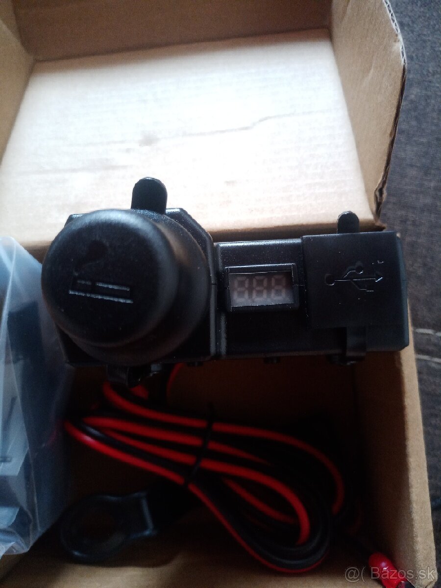 Moto zasuvka 12/5v usb vodeodolna - 3