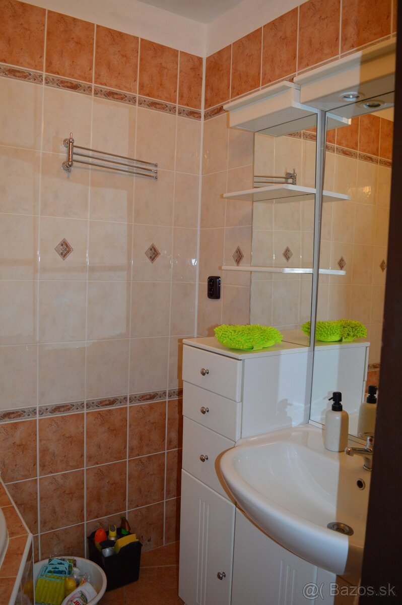 3-izbový, prerobený byt s loggiou. - 3