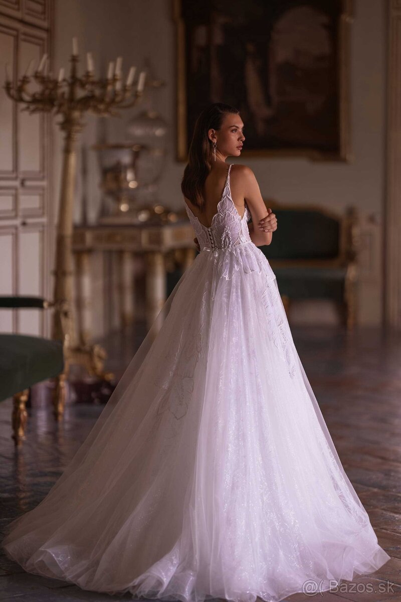 Trblietavé svadobné šaty - 3