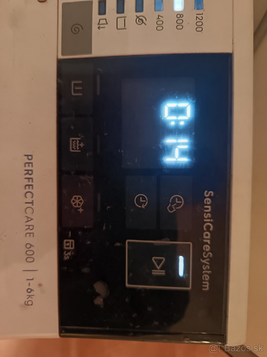 Krásna práčka Electrolux úzka 40 cm - 3