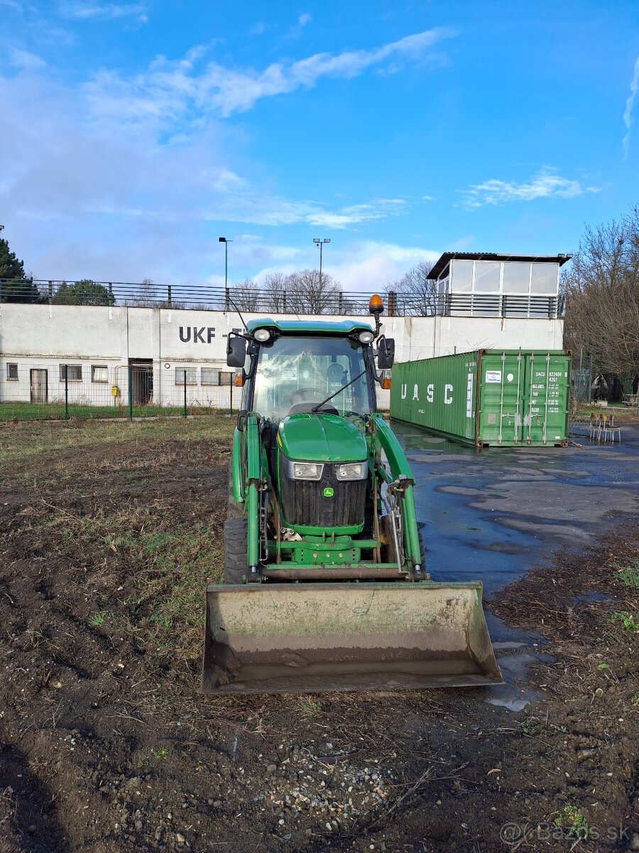 John Deere 3045R - 3