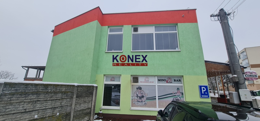 NA PREDAJ - Budova s barom v centre mesta Veľké Kapušany - 3