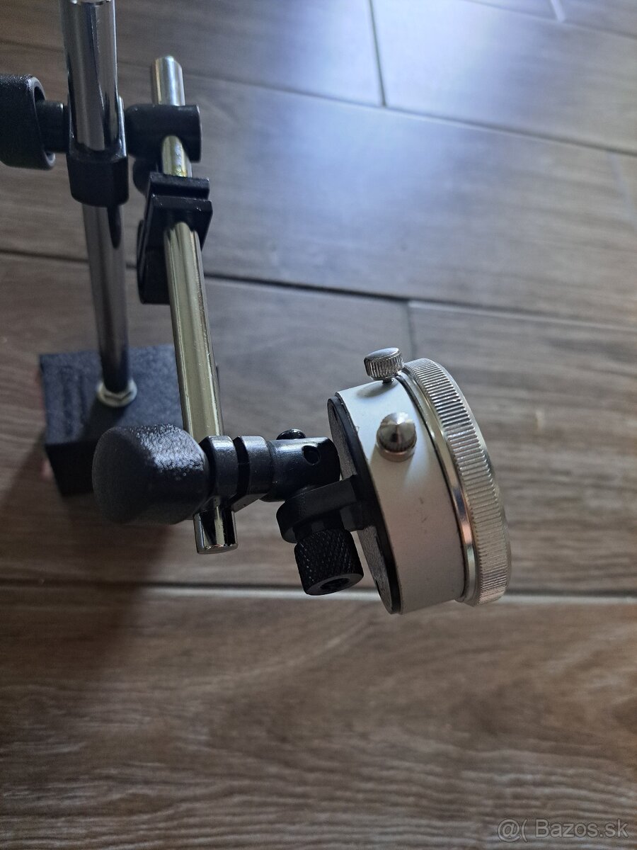 Odchýlkomer s magnetickým stojanom - 3