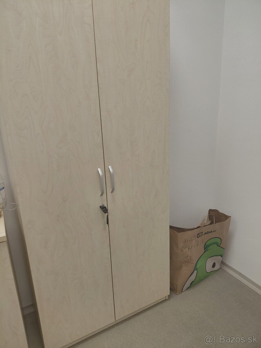 Kancelársky nábytok - 3