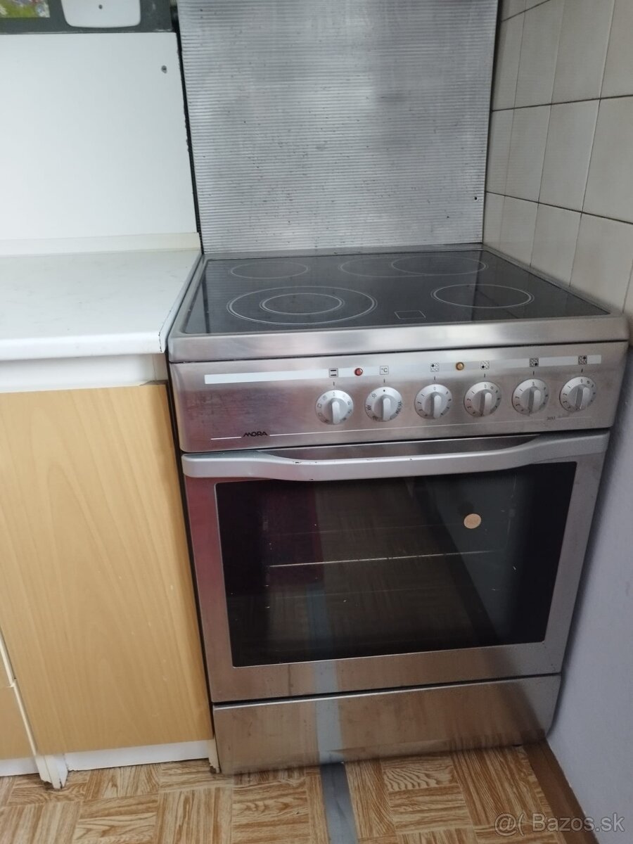 Elektrický sporák Mora + digestor - 3