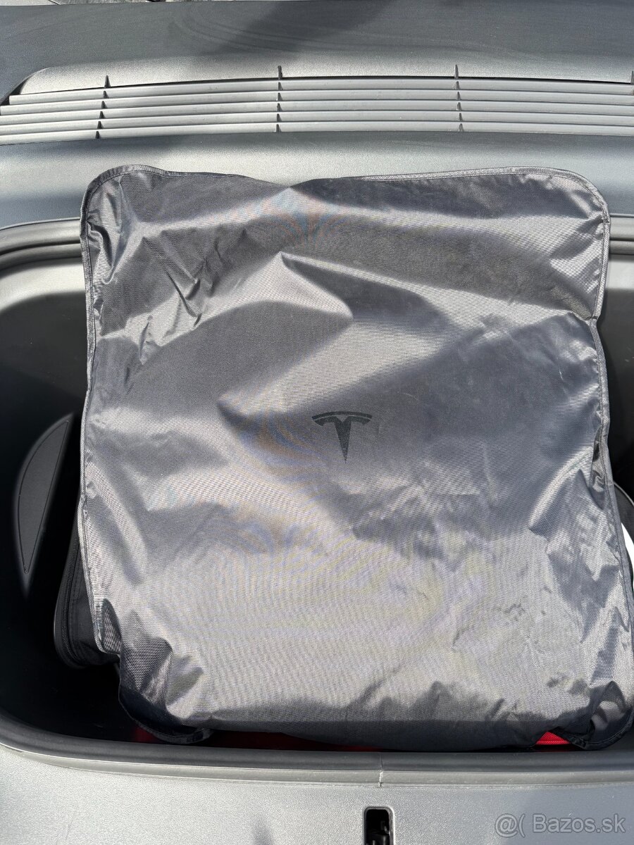 Tesla model 3 zadná slnečná clona - 3