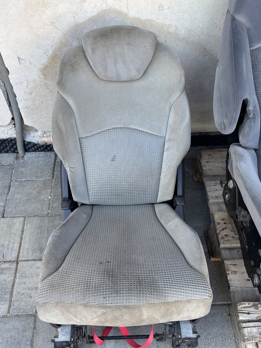 Sedačka na Peugot 807 - 3