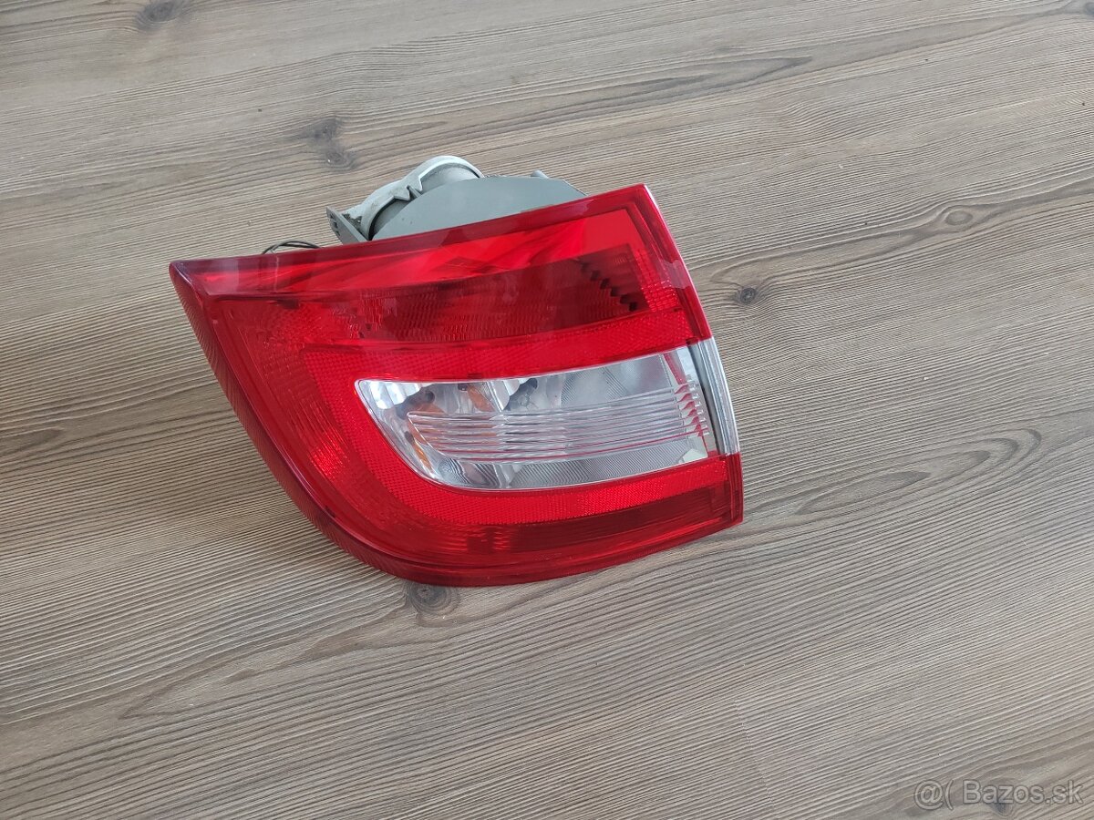 Škoda Rapid ľavé zadné svetlo - 3