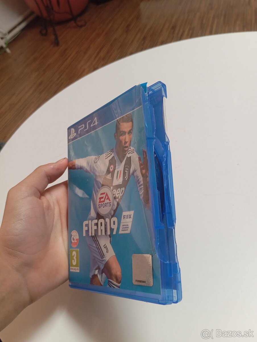 GTA V na PS4 + FIFA19 na PS4 - 3
