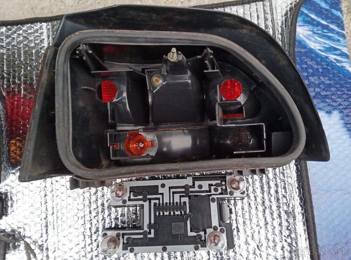 Predám pravé zadné svetlo RENAULT CLIO 1 - 3