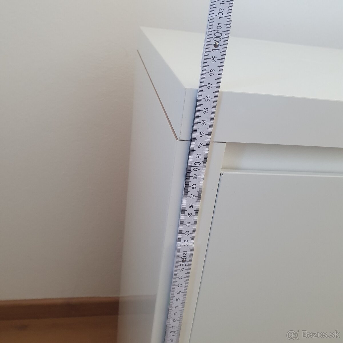 Biela komoda , leskla - 3