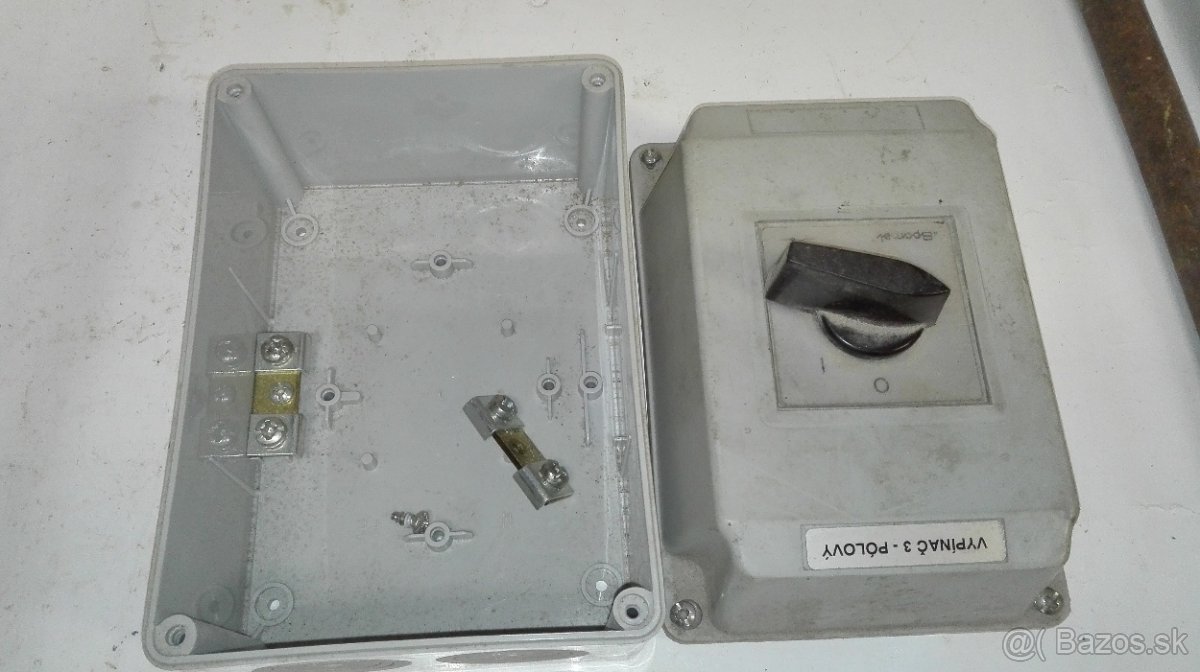 Krabica na vypínač - 3
