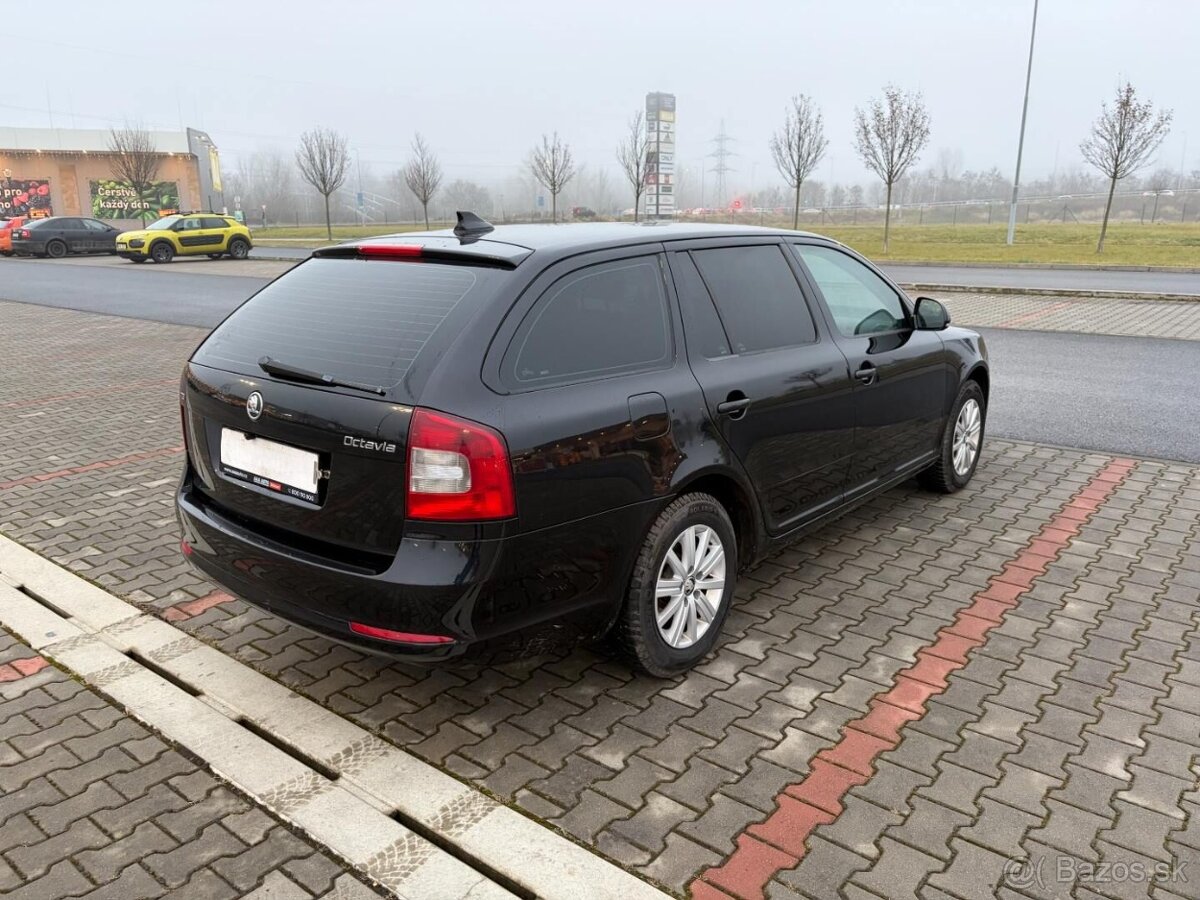 Škoda Octavia II 1.6 TDi 77kw navigace - 3