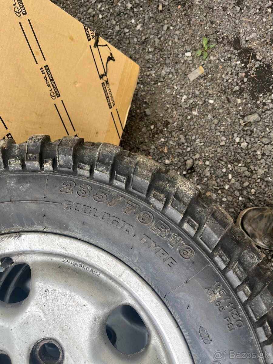 235/70r16 - 3
