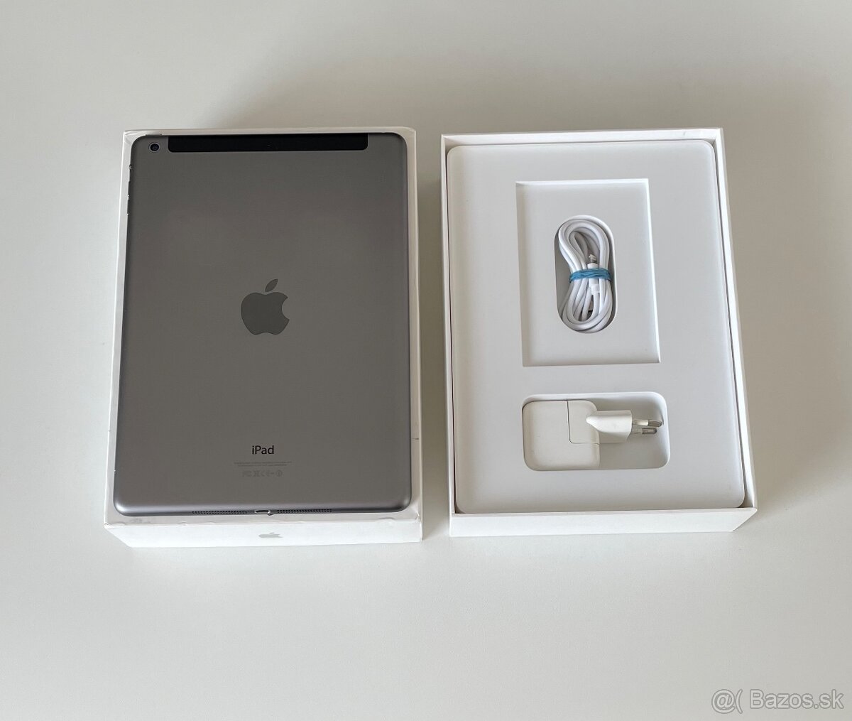 Apple iPad Air 32GB Space Gray Wi-Fi + Cellular - 3
