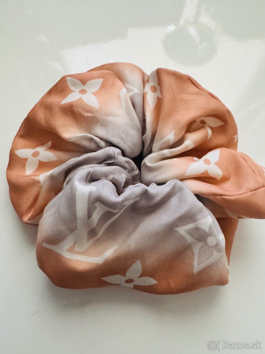 Hodvabna Louis Vuitton ozdoba do vlasov gumicka monogram - 3