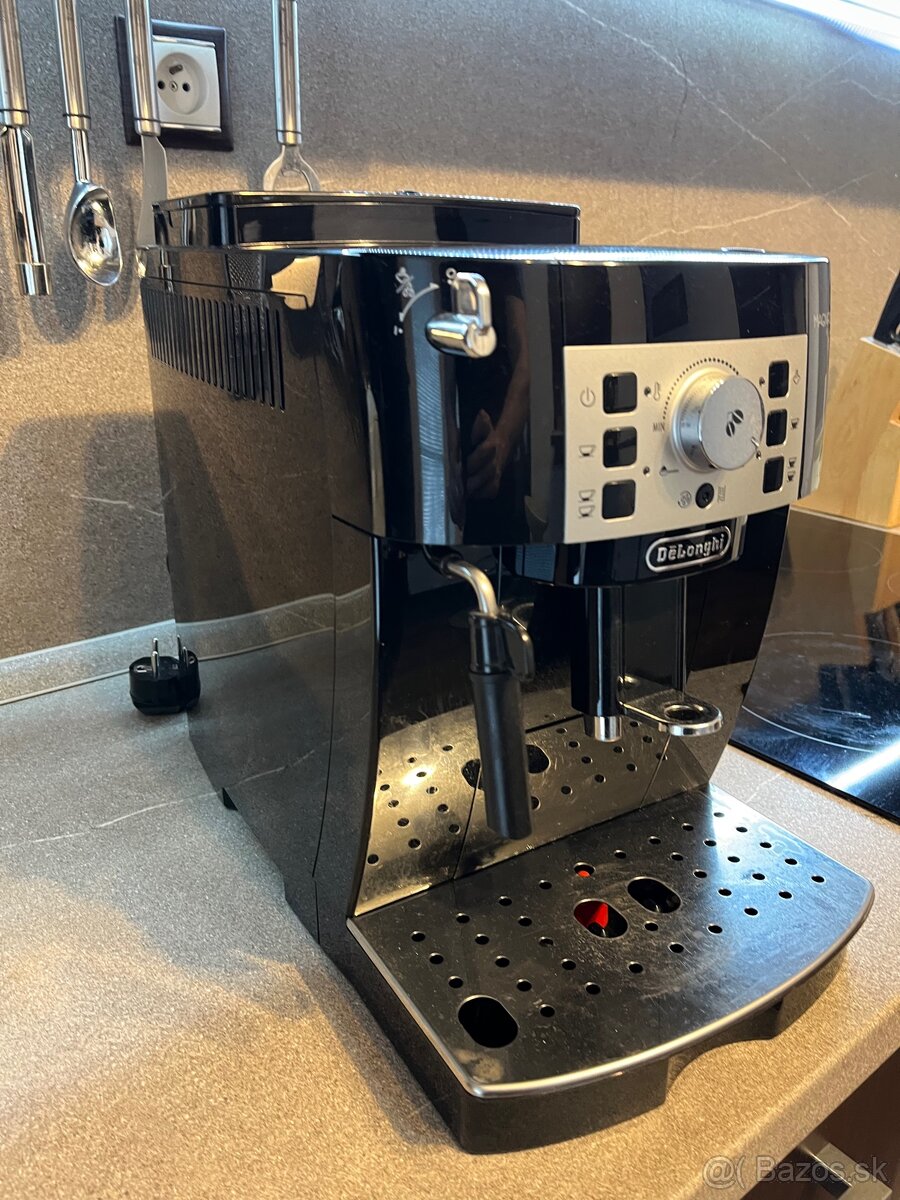 Kávovar DeLonghi Magnifica S - 3