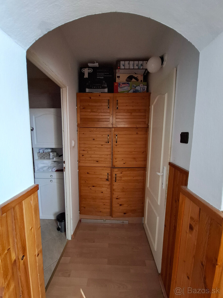 Na predaj prerobený (3i) 3 izbový byt Senica blízko centra. - 3