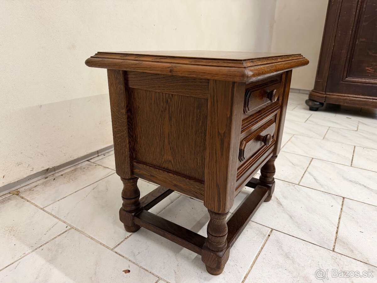 Starožitný malý odkládací stolek - 3