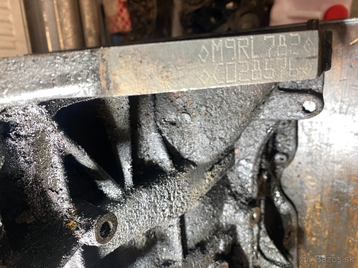 Blok motora 2,0 dci Renault trafic M9RL782 - 3