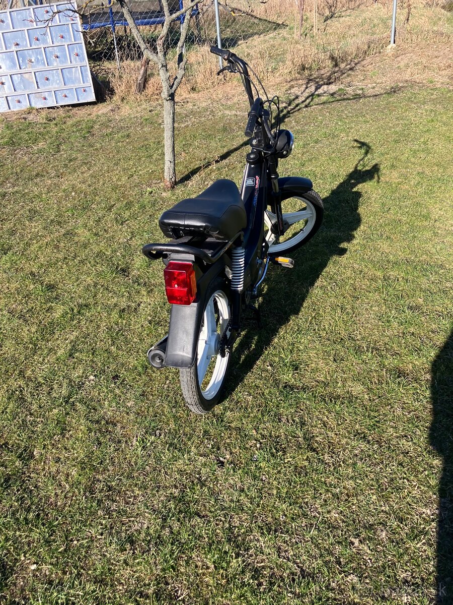 Predám Manet Korado čierne 216 - 3