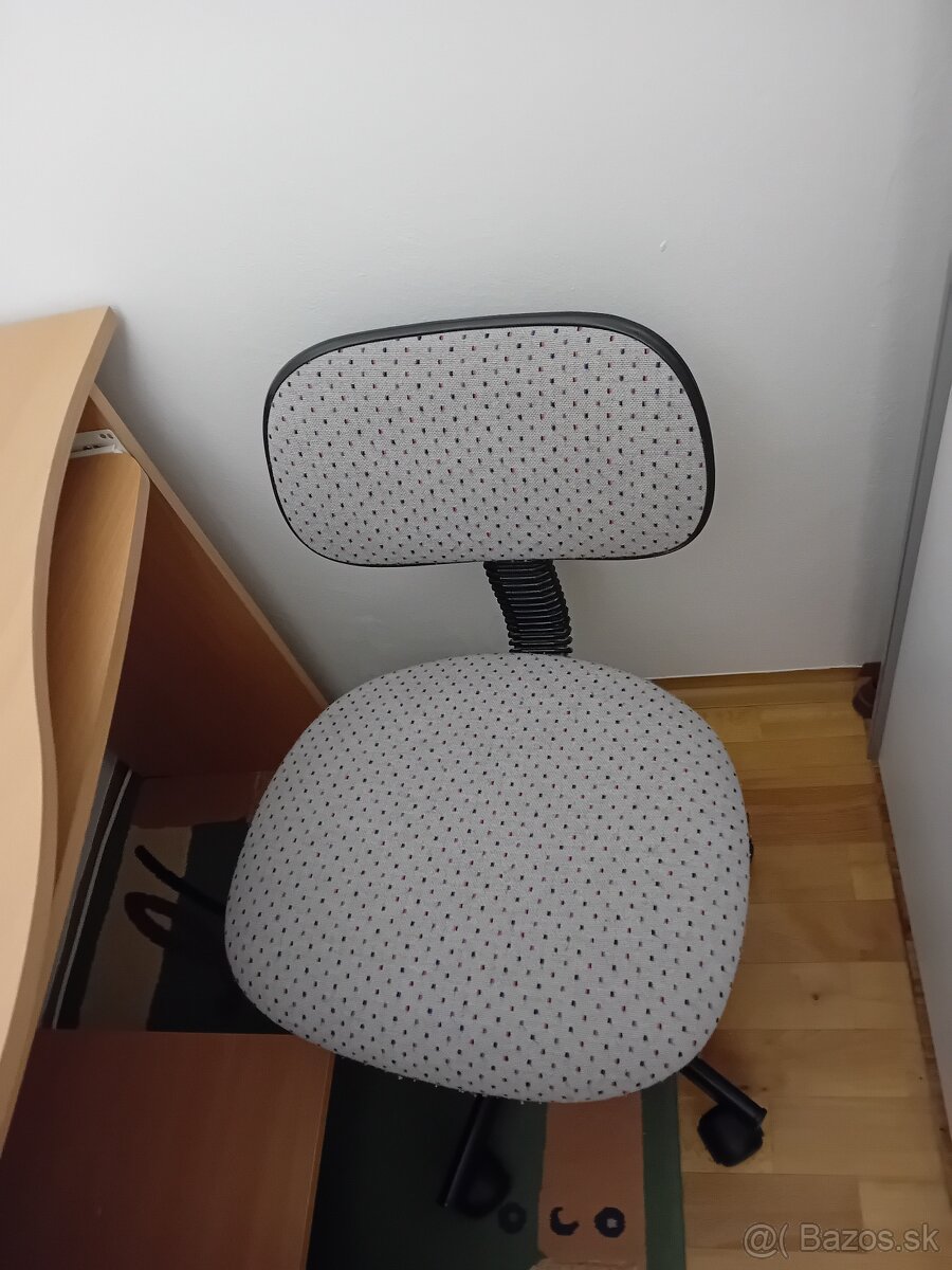 Predám malý PC stolík so stoličkou - 3