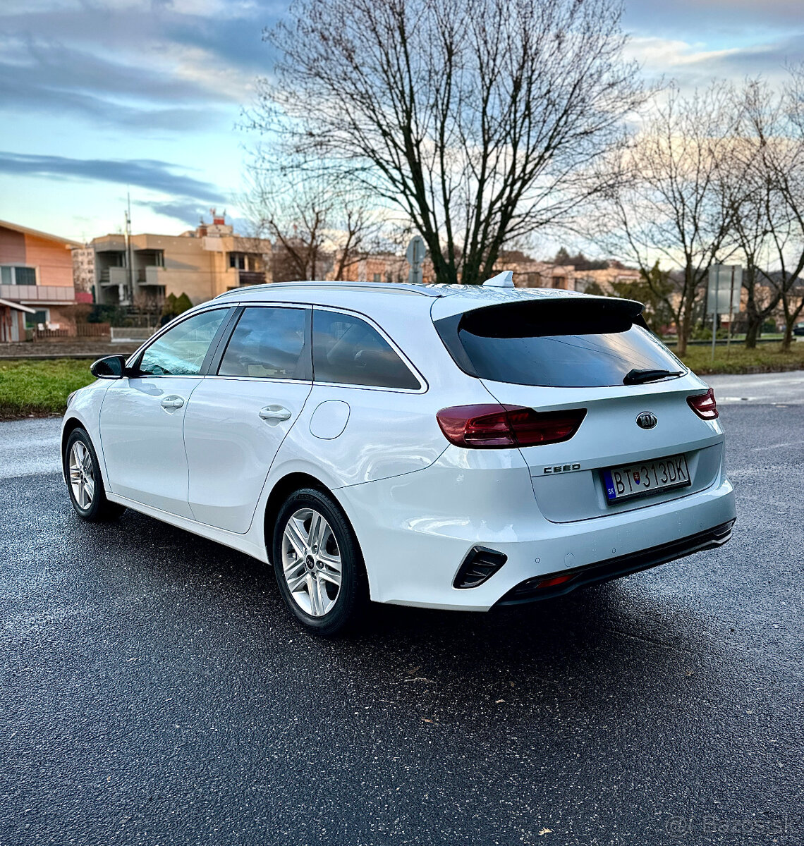 Kia Ceed kombi benzín Automat 2021 Slovensko - 3