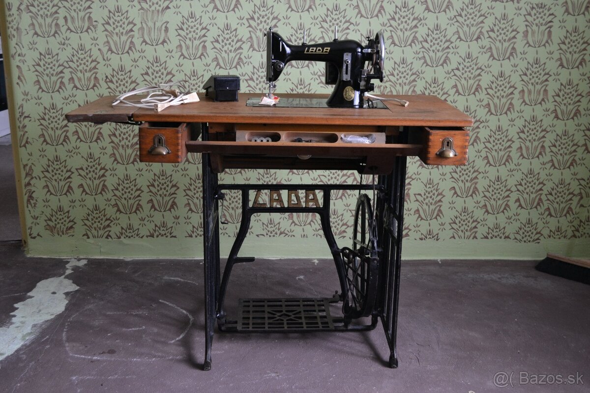 Šijací stroj Lada - Ponořovací 77-11a, rok 1938 + DOKLADY - 3