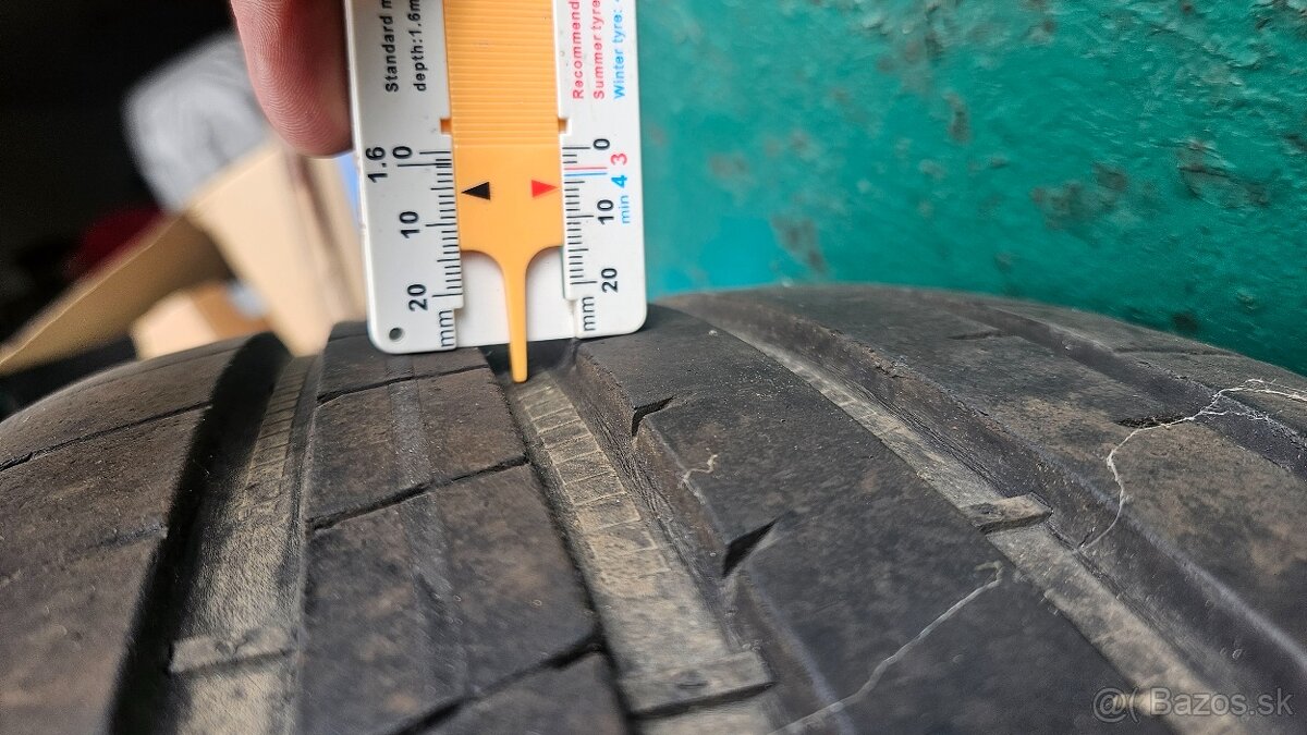 245/45 R19 - 3