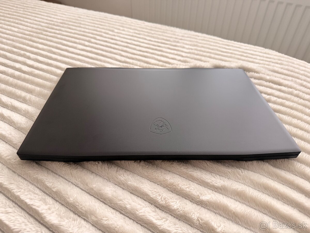 Herný notebook MSI Katana GF76 12UC - 3