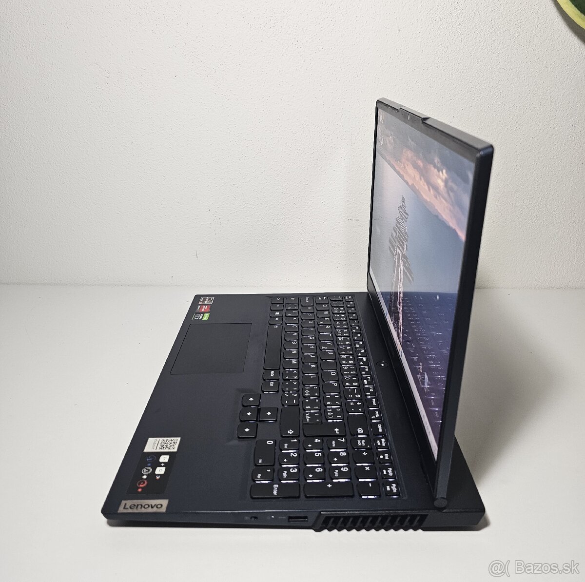 Herný notebook Ryzen 5 RTX 3060 DDR4 16 GB 15.6 166 hz - 3