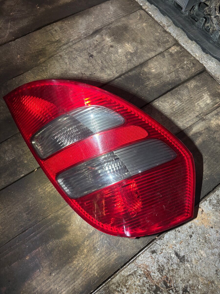 Zadne svetla mercedes a180 - 3