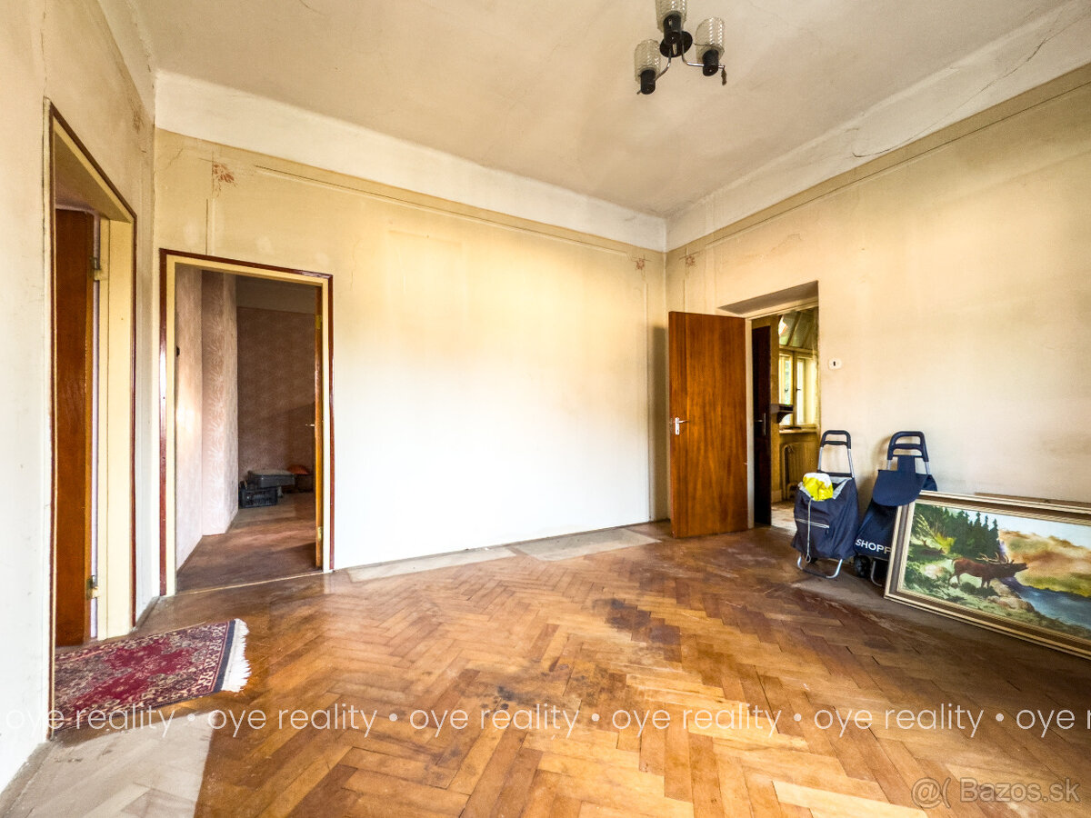 Na predaj priestranný 3-izbový tehlový rodinný dom v centre - 3