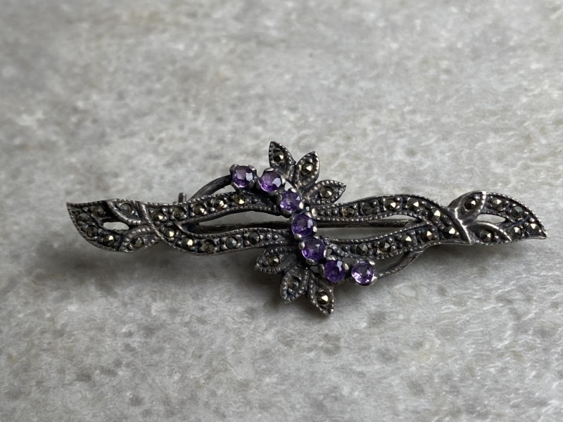 Strieborná brošňa v tvare listu s Amethistami a Marcasitovým - 3
